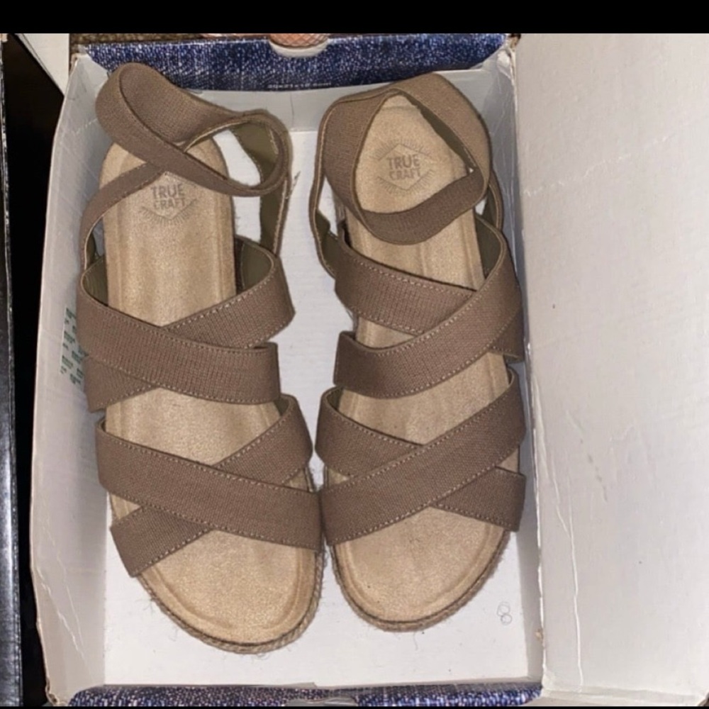 True Craft Women's Tan Strappy Sandals